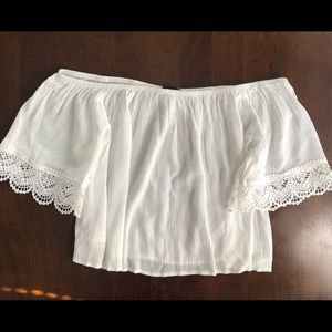 🌟3/$20 Off shoulder Flowy top NEW